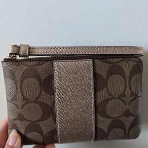 Coach wallet - rose gold